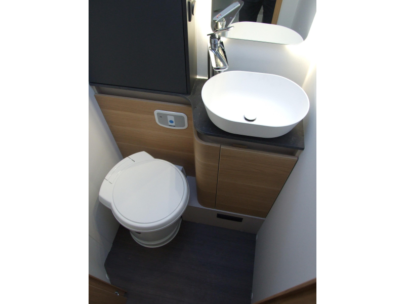 Adria Coral Axess 650 DL Unique Promotional Price! photo: 13