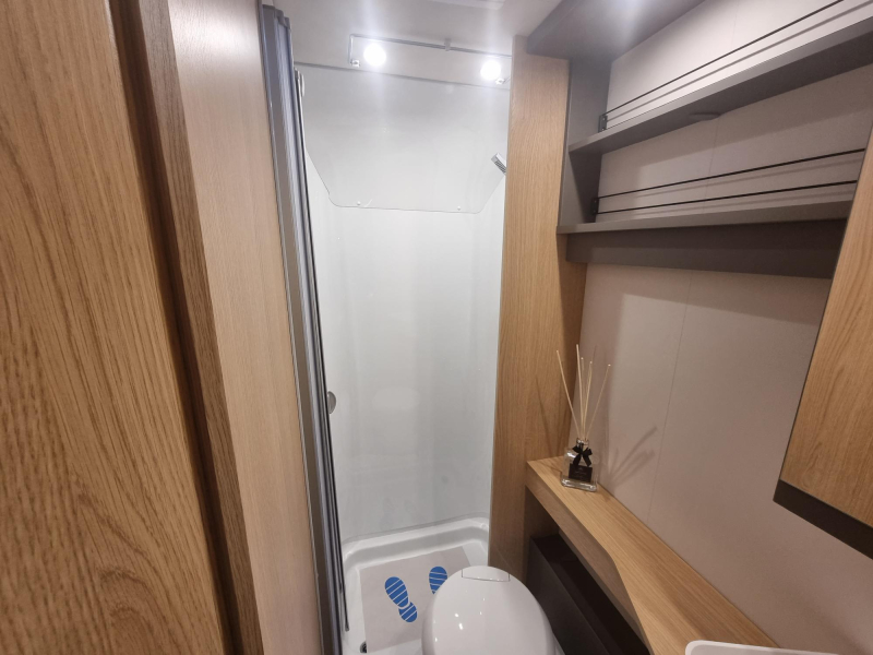 LMC Tourer 630 T 165 PS Foto: 10