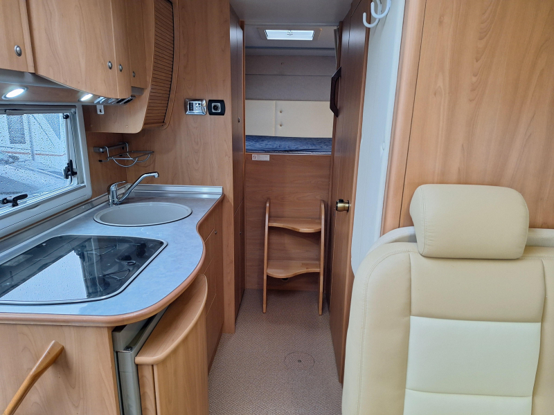 B&uuml;rstner Elegance 690 I 205CM BED-LPG+SOLARPANEL Foto: 4