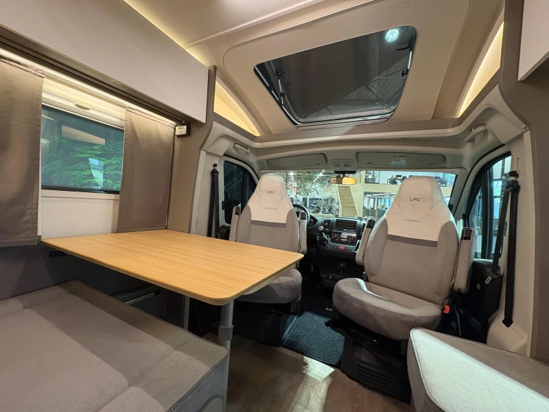 LMC Tourer 660 lengte bedden - weinig km  foto: 4