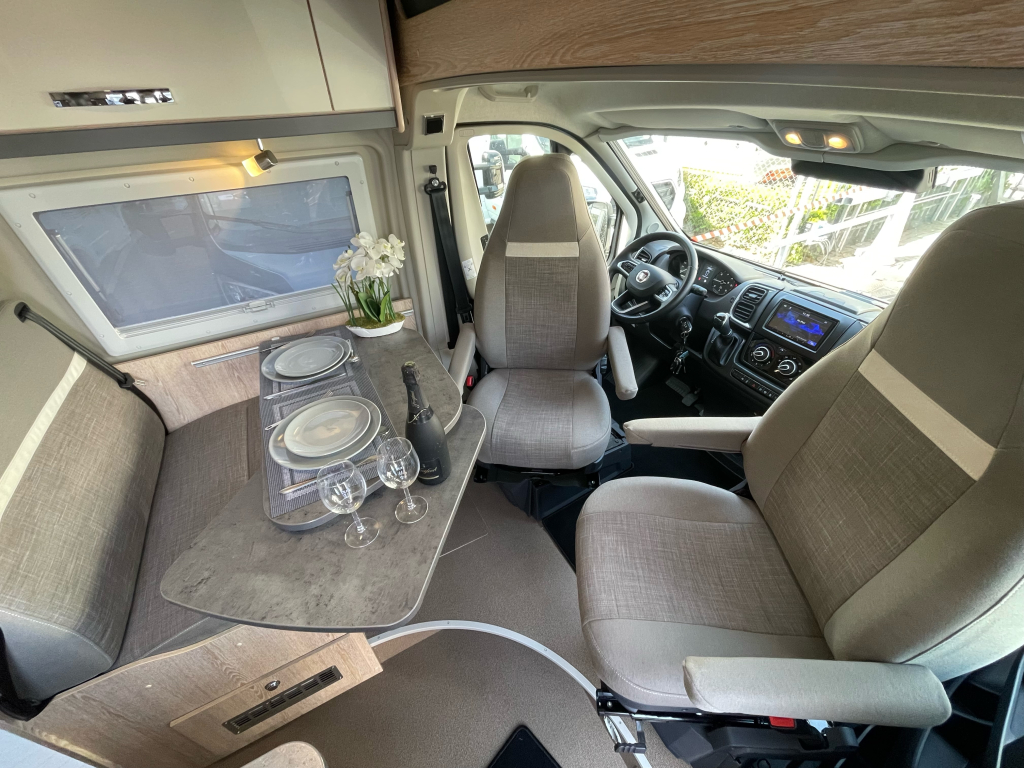 P&ouml;ssl SUMMIT 640 CAMAS INDIVIDUALES AUTOM&Aacute;TICO BUSBIKER foto: 1