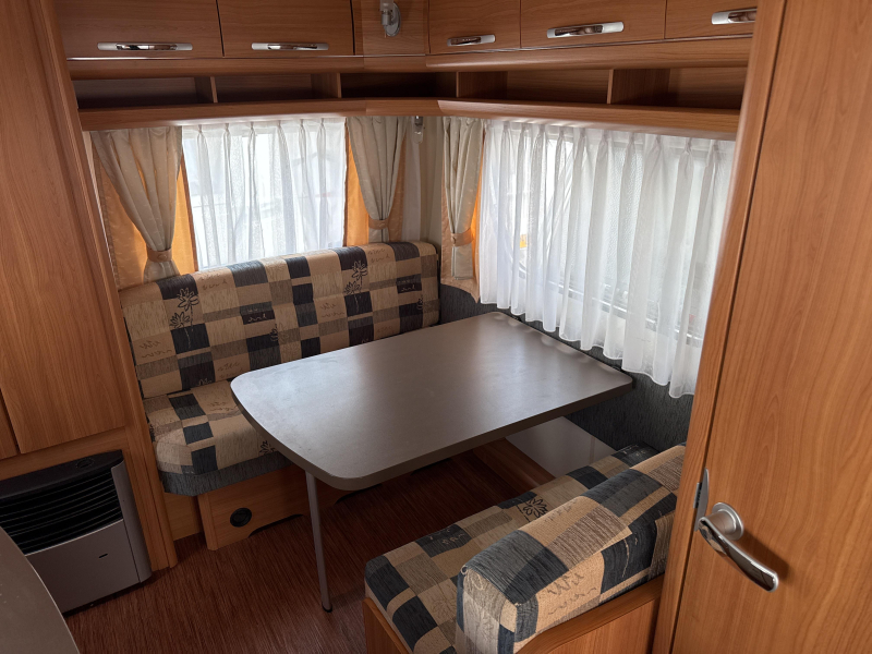 Hobby De Luxe 440 SF Airco/Mover/Awning photo: 7