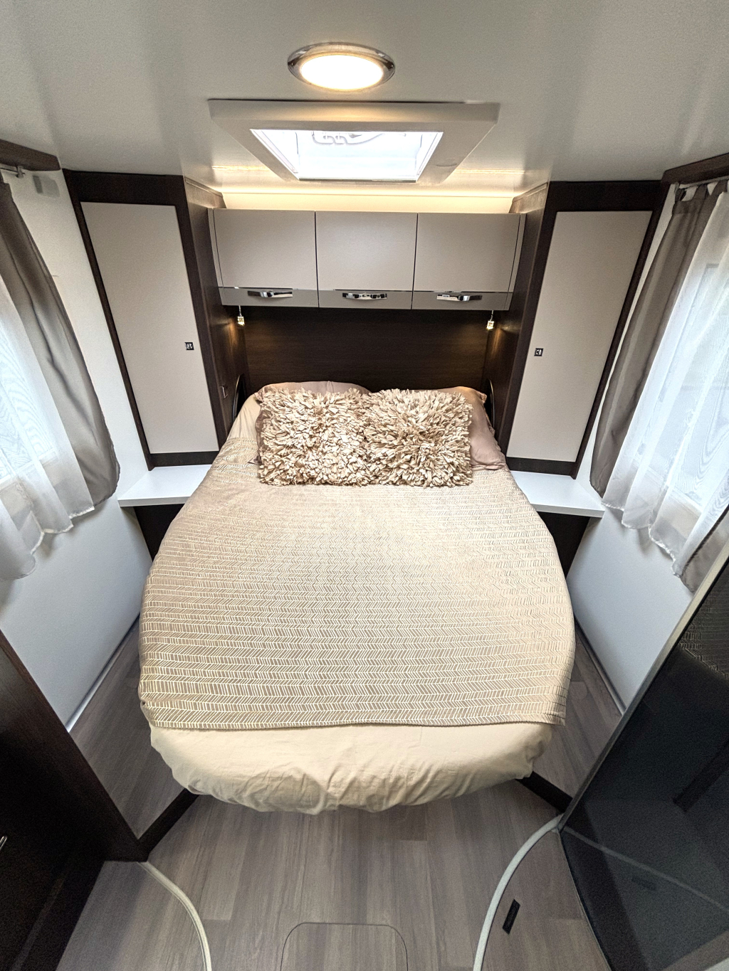 Benimar Tessoro 495 Northautokapp AUTOMAAT QUEENSBED+HEFBED foto: 2