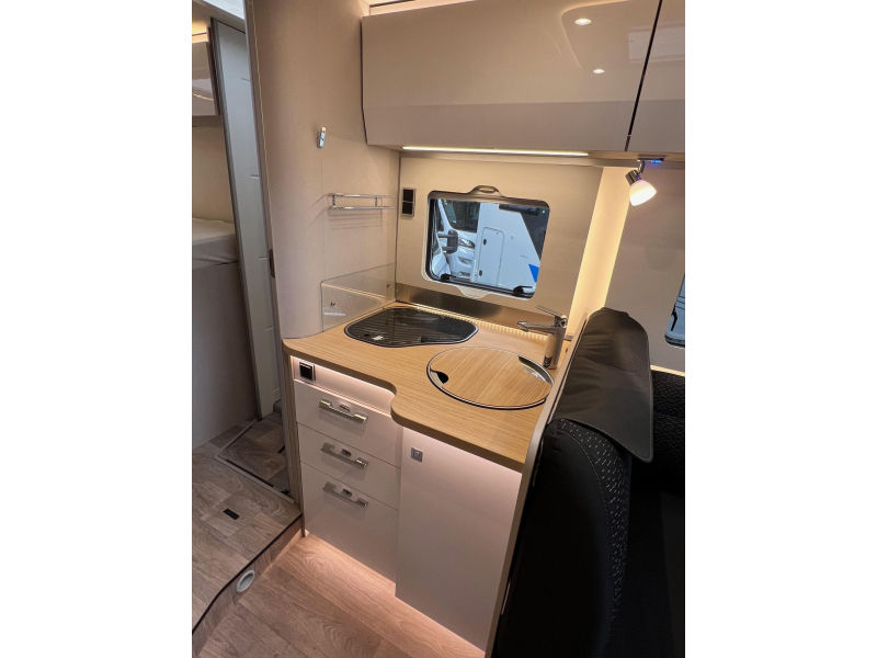 Hymer Tramp 680 automaat, enkele bedden  foto: 8