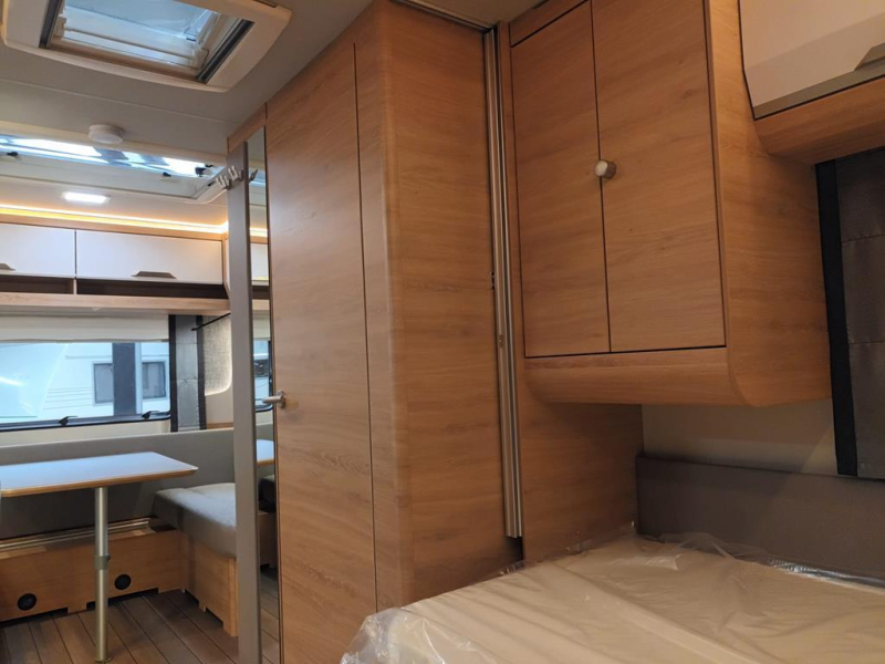 Knaus Sudwind Black Selection 460 EU photo: 6