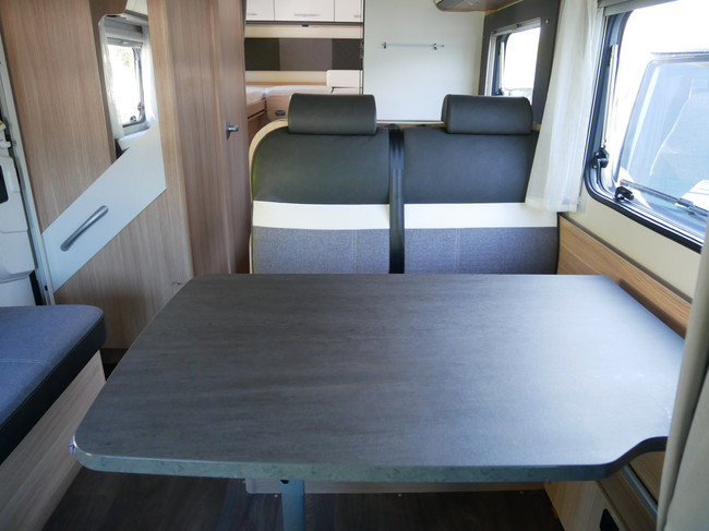 Sunlight T67, 9-Traps automaat, Lengtebedden, XXL Garage foto: 9