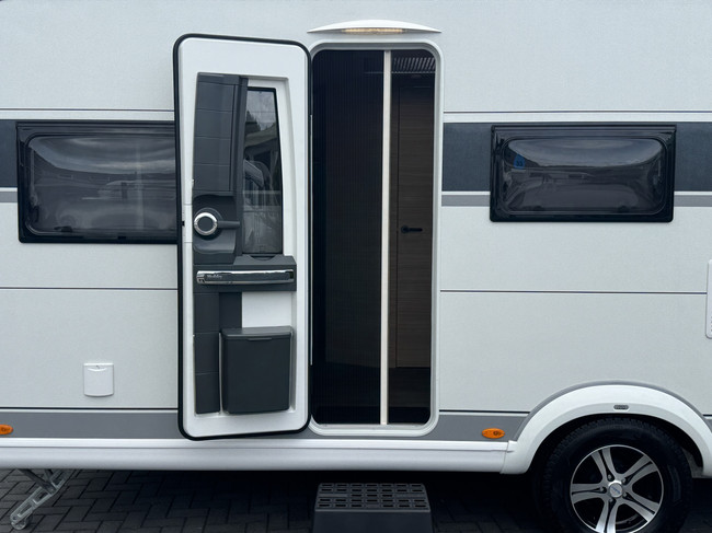 Hobby Maxia 585 UL met enkele bedden **Absolute topsegment van Hobby/Zeer ruime caravan/Nieuwe caravan** foto: 23