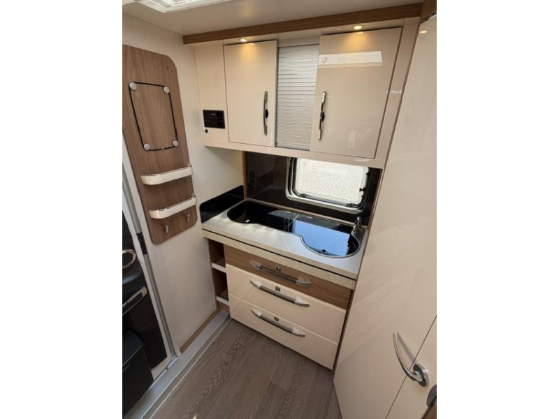 Hobby Excellent 460 SL Incl. Mover and Awning photo: 17