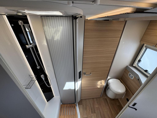 Dethleffs Pulse I 7051 GT-Line DBM Queensbed Als nieuw foto: 22