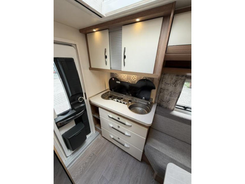 Hobby De Luxe 400 SFE Incl. Mover and Awning photo: 20