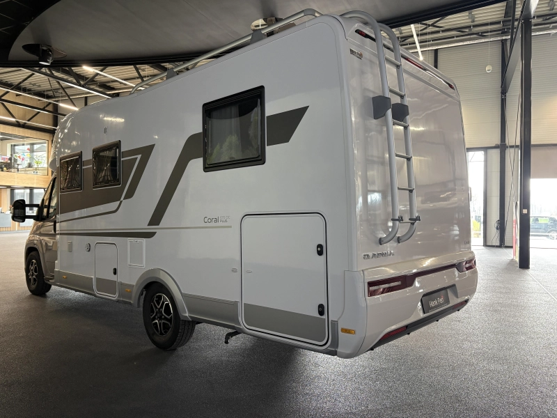 Adria Coral Plus 670 DC queensbed / automaat  foto: 3