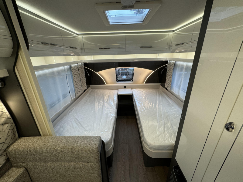 Hobby Excellent 460 SL Model 2025! Enkele Bedden  foto: 3