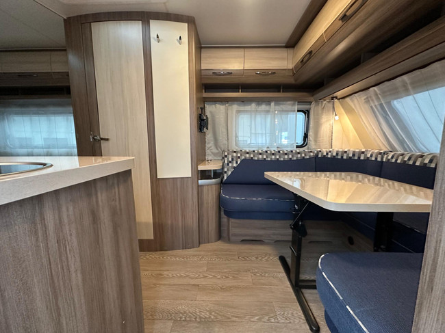 Hobby De Luxe 460 LU photo : 3