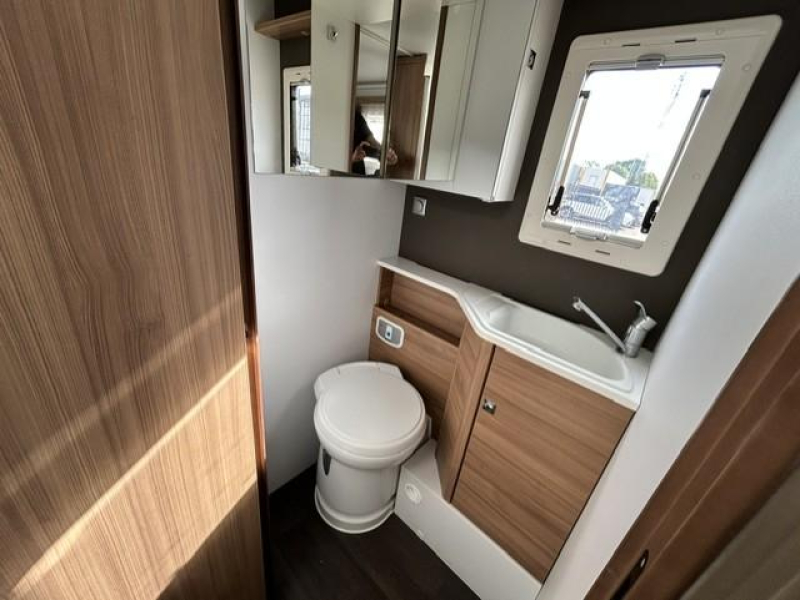 Adria Coral Axess 670 SL foto: 12