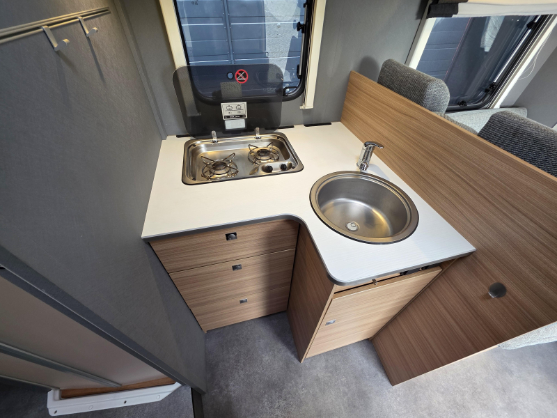 Dethleffs Just 90 T 7052 DBM Queensbed / Hefbed  foto: 13