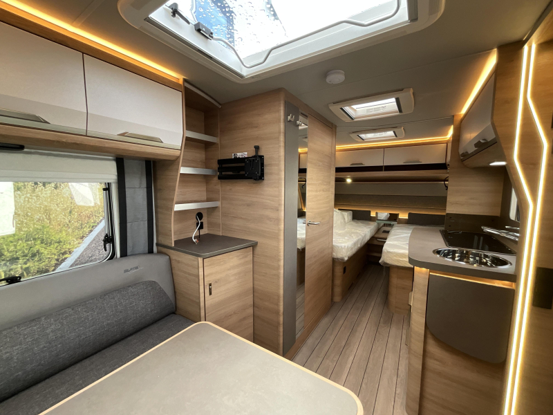 Knaus Sudwind Black Selection 460 EU ENKELE BEDDEN-VLOERVERW  foto: 6