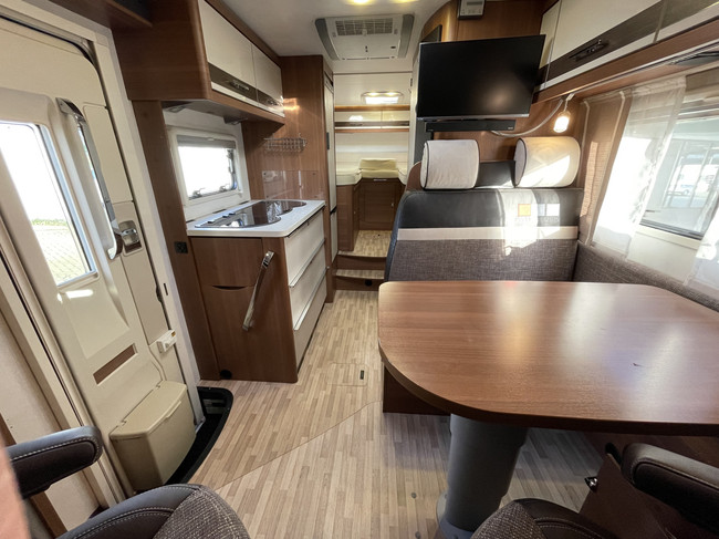 LMC Cruiser Sportline 662 G Edition 60 Jahr | Length bed | Roof air conditioning | 1st Owner | 2x Solar | Tow bar | Inverter | Camera | TV | Navi | Clima | Air suspension | Head-up display | Stabilizer legs | Lane Assist photo: 14