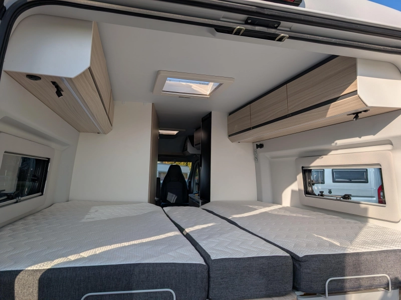 Adria Twin Axess 640 SL Lengtebedden buscamper  foto: 15