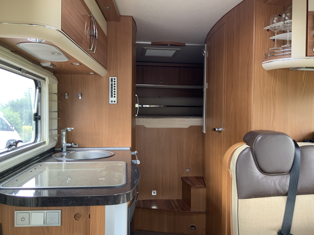 Hymer B 514 SL Star-Edition, AUTOMAAT, Integraal, Motor-airco, Luchtvering, Alko-Max-chassis, Dwarsbed & hefbed Marum Camper centrum on the road  foto: 12
