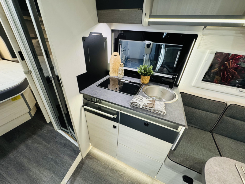 Challenger Graphite Ultimate 328 Automaat Queensbed  foto: 13
