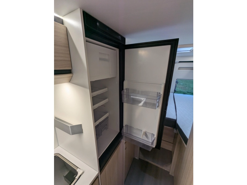 Adria Twin Axess 640 SL Lengtebedden buscamper  foto: 9