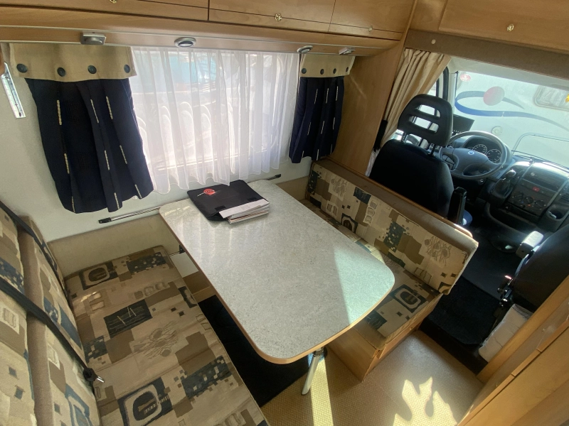 B&uuml;rstner T595 AIRCO 2.8 128 PS Franz&ouml;sisches Bett Foto: 19