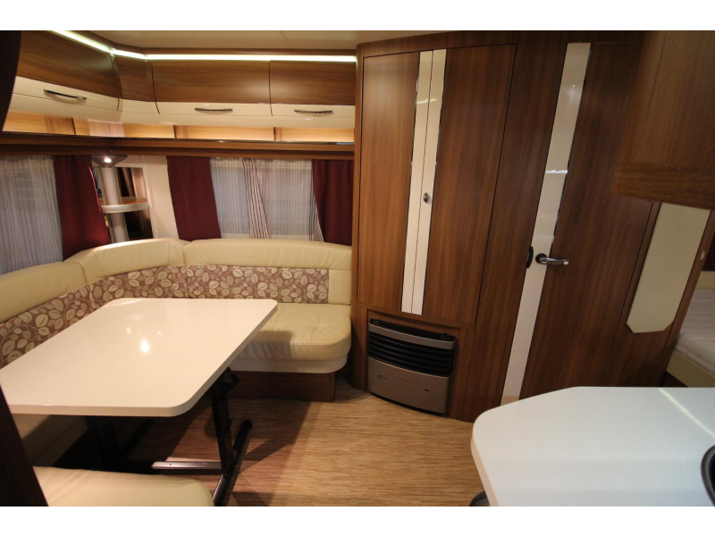 Hobby Excellent 455 UF Thule 6300 Airco Voortent  foto: 5