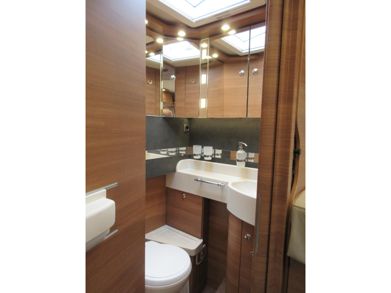 Carthago Chic C-Line I 4.9 LE AUTOMATIC DOUBLE FLOOR photo: 18