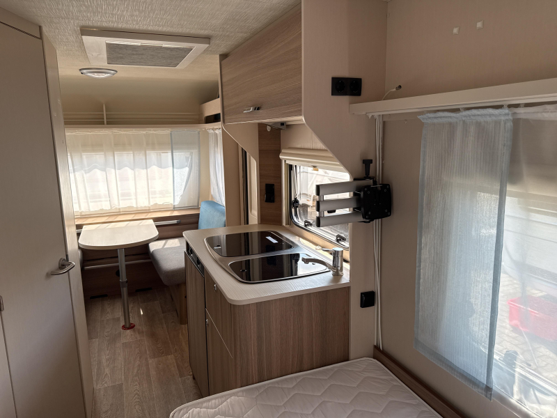 Dethleffs C'Joy 460 LE Mover/Awning/Bike rack photo: 5