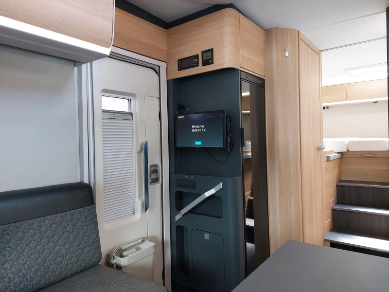 Adria Coral 650 DL Single bed/face2face/heavy photo: 5