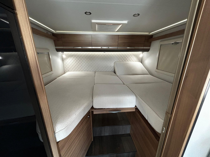 Adria Matrix Axess 600 SL Camas longitudinales - Cama abatible foto: 18