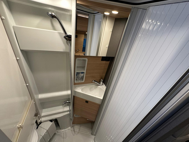 Malibu Van Diversity 640 LE K Charming GT Skyview foto: 7