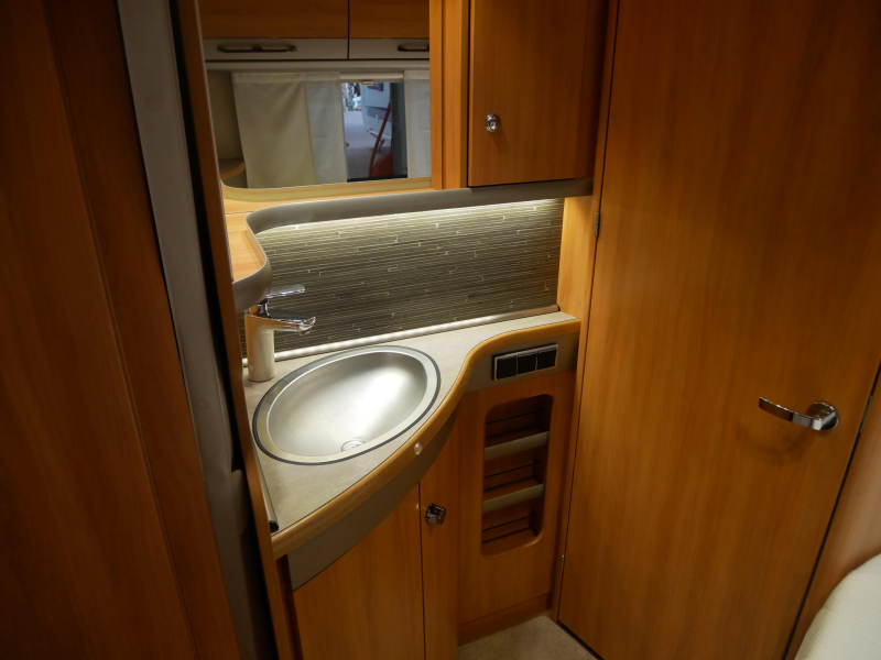 Eriba Nova GL 465 Incl. mover y toldo foto: 12