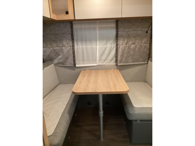 Knaus Sport 420 QD cama transversal foto: 1