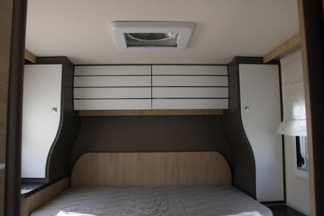 Challenger Graphite Vip Edition T 328 idem Chausson 788 AUTOM&Aacute;TICO Fiat 140 cv equipado con cama Queen y cama abatible 4 pers. (76 foto: 36