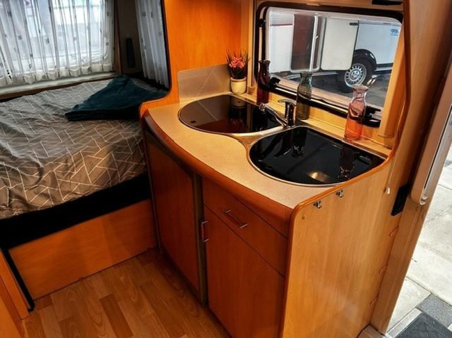Hobby De Luxe 450 UF mover, voortent foto: 5