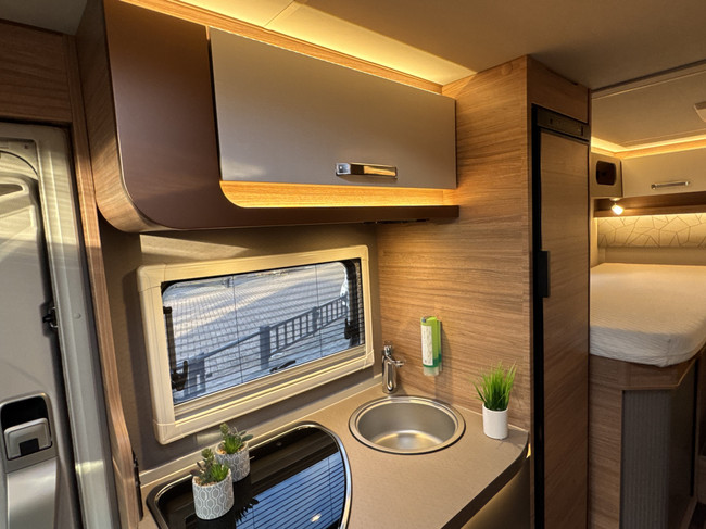 Weinsberg CaraCompact Pepper Edition 600 MEG 140 CV Autom&aacute;tico 9 velocidades Euro 6 Fiat Ducato 8 **Camas individuales/Portabicicletas/Sat&eacute;lite/Smart TV foto: 16