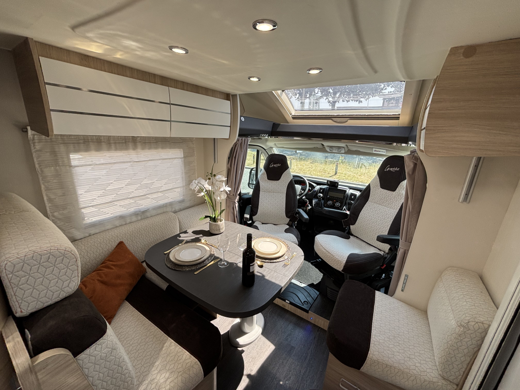Challenger Graphite 287GA 9T AUT ENKELE BEDDEN+HEFBED 5 PERS foto: 1