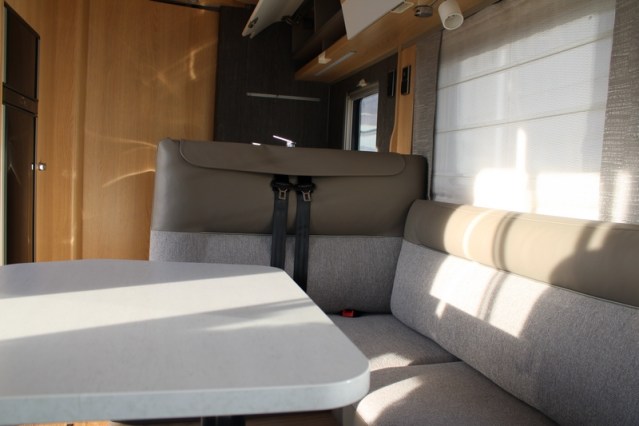 Volledig luchtgeveerde Hymer B ML I 780 9 G Tronic Automaat 170 pk Mercedes 417 CDI (53  foto: 30