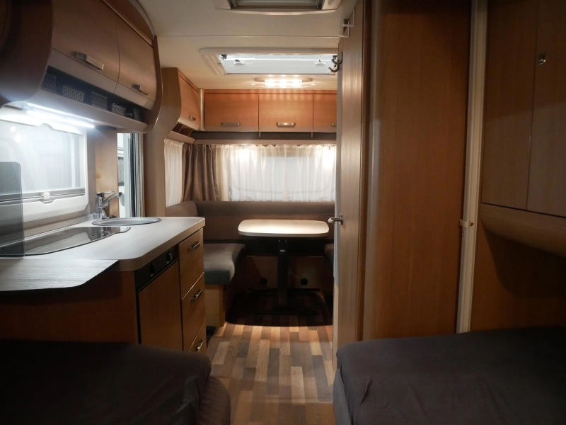 Knaus Sport 460 EU Mover sistema de nivelaci&oacute;n toldo foto: 14
