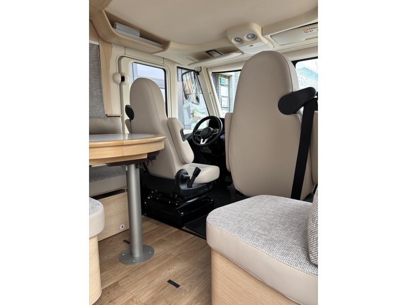 Hymer B ML I 790 Mercedes + Queen bed photo: 20