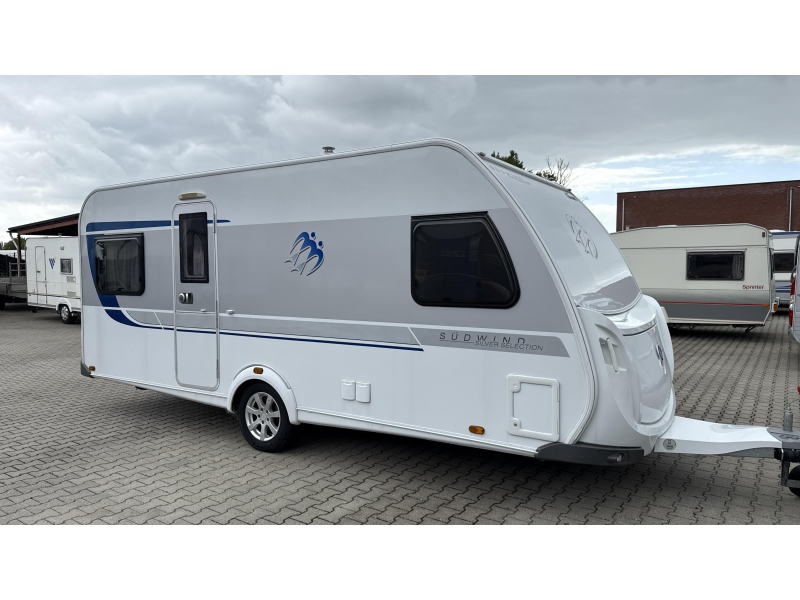 Knaus Sudwind Silver Selection 500 FU frans bed rondzit toilet