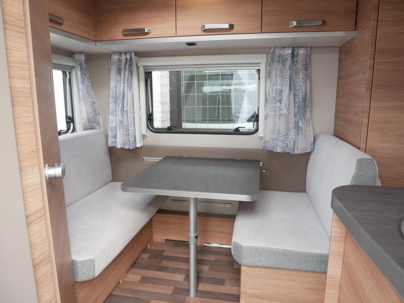 Weinsberg CaraOne 390 QD Incl. voortent  foto: 2