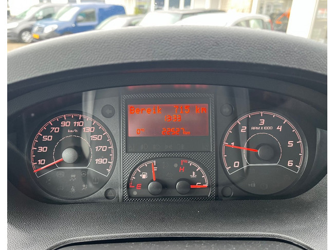 Carado T 448 Enkele Bedden Hefbed XXL garage Cruise Airco foto: 10