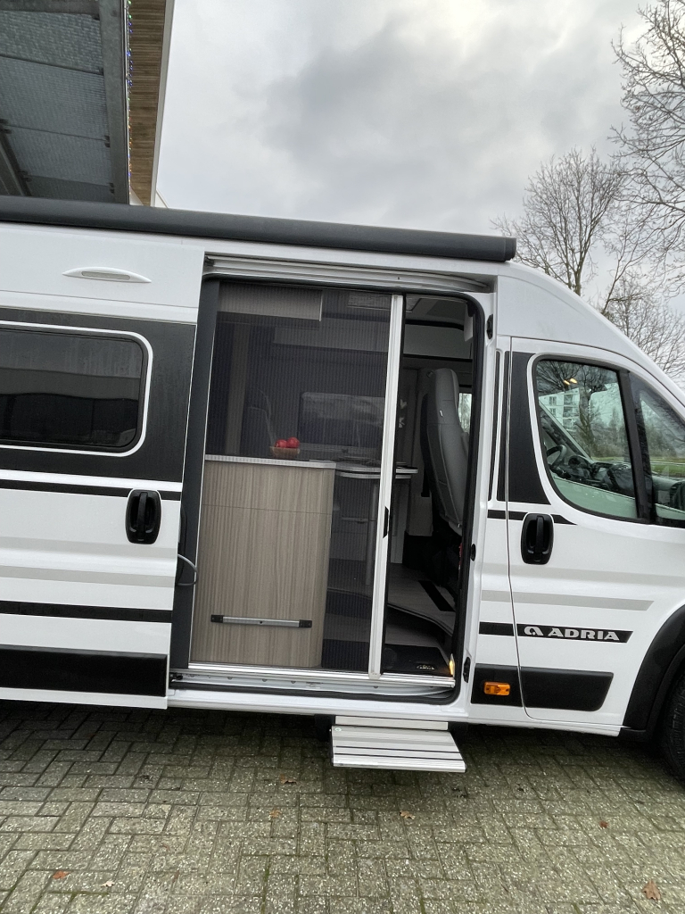 Adria Twin Plus 640 SLB LITS JUMEAUX CAM&Eacute;RA R&Eacute;GULATEUR DE VITESSE photo : 4