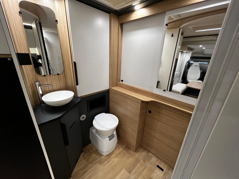Pilote P 690 D Camper, Centraal hefbed  foto: 9