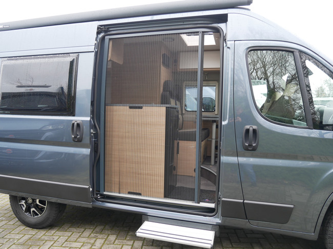 RoadCar (Pössl Groep) R540, Compacte 5.40 Meter Buscamper foto: 21