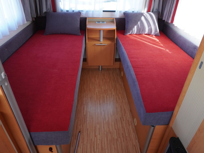 Eriba Living 480 WITH MOVER, AWNING, AIR CONDITIONING photo: 4