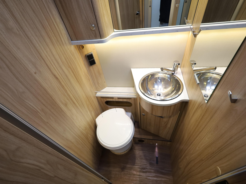 Hymer T 698 CL Queensbed photo: 11