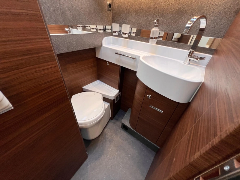 Carthago Chic C-Line I 4.9 LE MERCEDES/BOVENKASTJES foto: 10